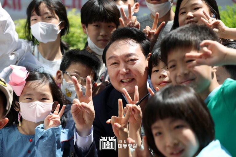 “아이를 키우는 데 마을 하나가 필요하다”