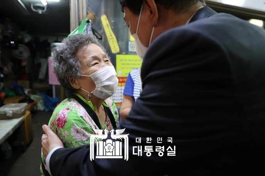 국가의 주인은 국민이고 모든 권력은 국민으로부터 나온다.