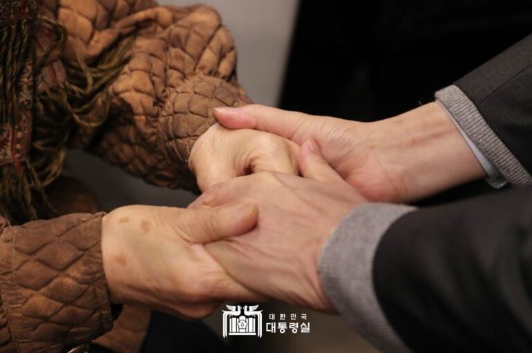 초심을 잃지 않고, 겸손한 자세로 국민만 보고 가겠습니다.