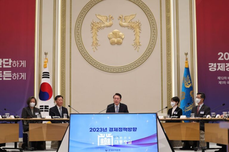국민경제자문회의 위촉장 수여식 및 제12차 비상경제민생회의 겸 제1차 국민경제자문회의 모두 발언