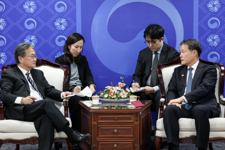 통일부 장관, 신임 주한 미국대사대리 접견