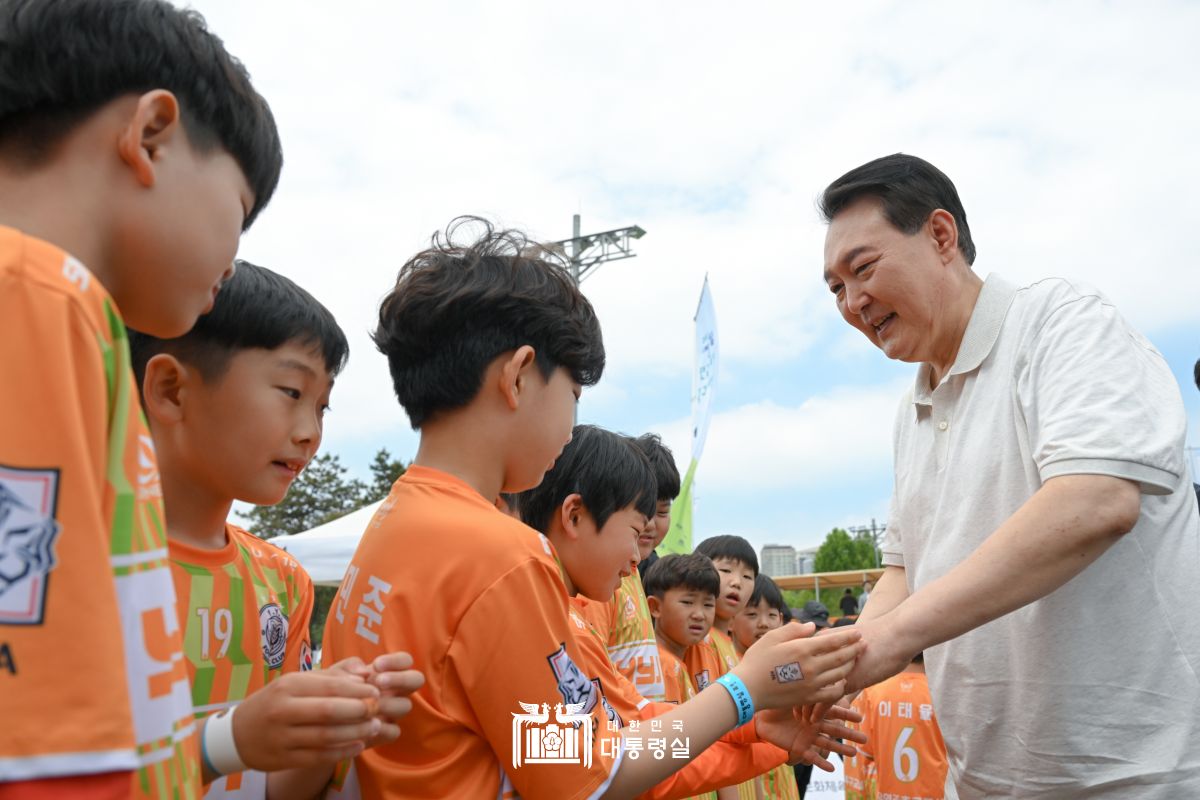 "우리나라의 미래는 여러분에게 있어"