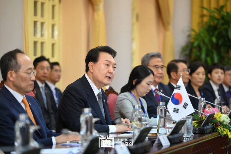 "한-베트남, 지난 30년의 성과를 바탕으로 더 밝고 역동적인 미래 30년 만들기 기대"