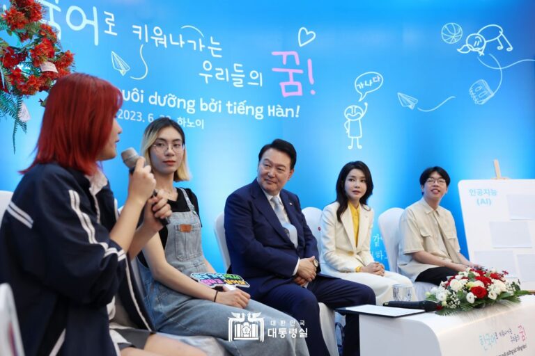 "베트남, 한국어 제1외국어 채택...책임감을 갖고 열기에 보답할 것"