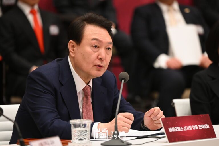 "바이오헬스 시장 규모 2,600조 원...제2의 반도체 산업으로 키울 것"