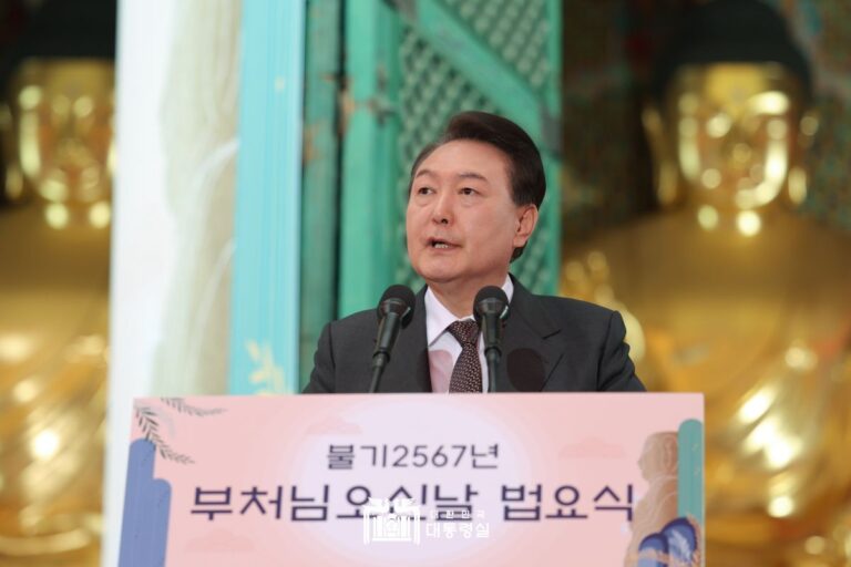 "온 세상에 부처님의 가피가 가득하기를 발원합니다"
