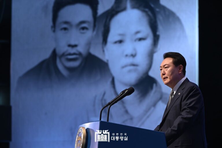 "기미독립선언의 정신을 계승하여 자유, 평화, 번영의 미래를 만들어 갑시다"
