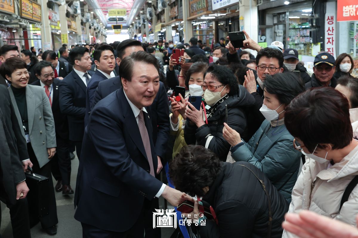 "시장에 와서 왜 대통령이 됐는지, 무엇을 위해서 일해야 되는지 가슴으로 느껴"