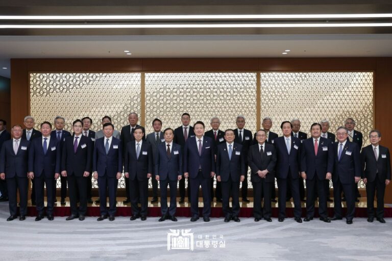 "새로운 韓日관계의 새 장을 써 내려갈 수 있기를 바랍니다"