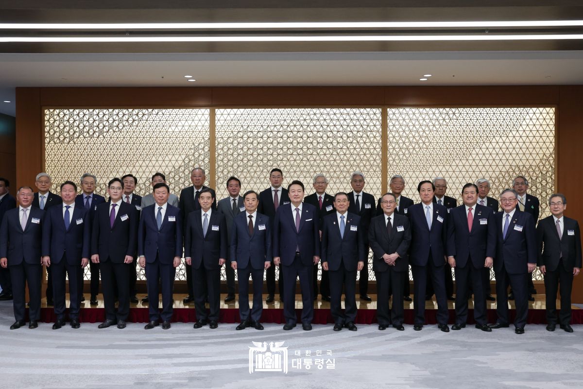 "새로운 韓日관계의 새 장을 써 내려갈 수 있기를 바랍니다"