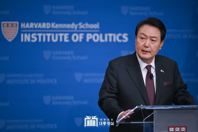 "자유를 위협하는 세력에 맞서기 위해서는 힘을 합치고 연대해야"