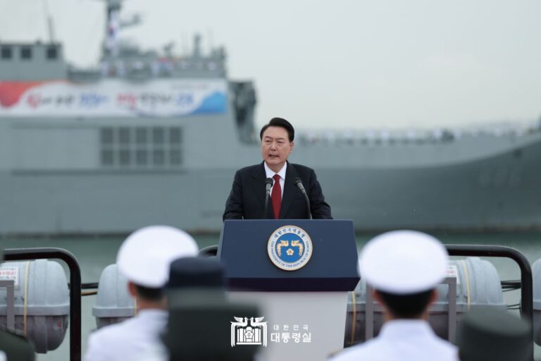 “자유, 인권, 법치의 보편적 가치를 공유하는 우방국들과 연대하여 흔들림 없는 안보태세를 구축할 것”