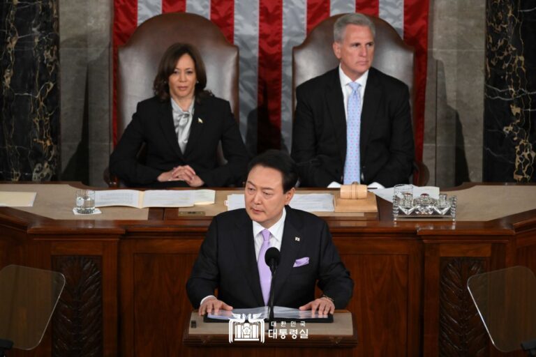 "대한민국 국민을 대표해 깊은 감사와 무한한 경의를 표해"
