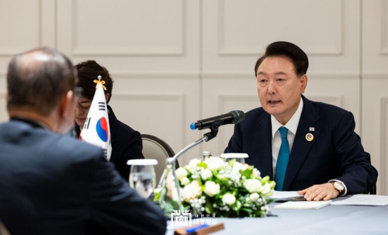 "'셔틀외교'를 포함한 활발하고 긴밀한 소통... 한일 관계 발전 함께 도모"