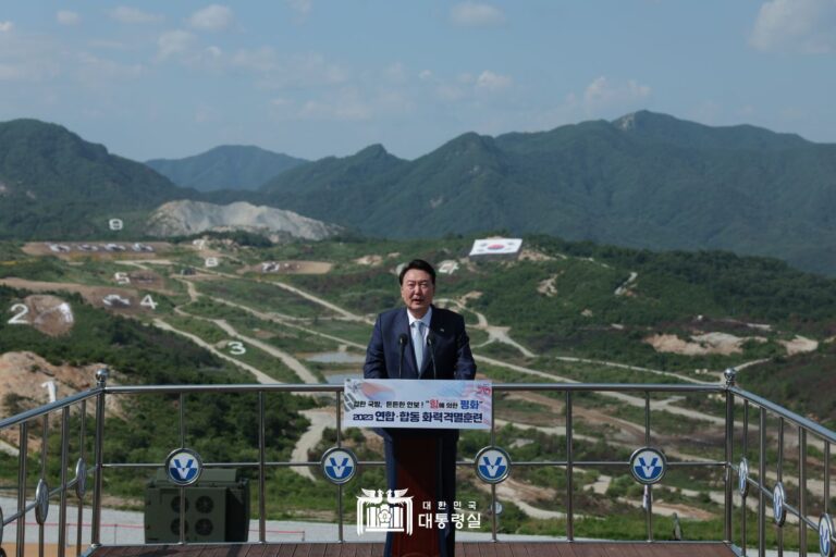 "적이 감히 넘볼 수 없는 강군만이 대한민국의 자유와 평화 그리고 번영을 보장"