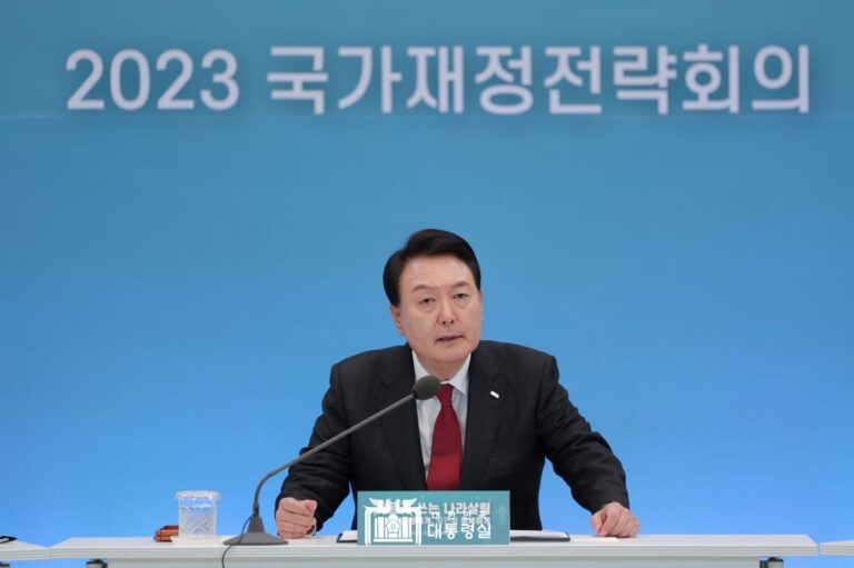 "이전 정부와 달리 책임감 있고 지속가능한 재정운용 기조를 견지할 것"
