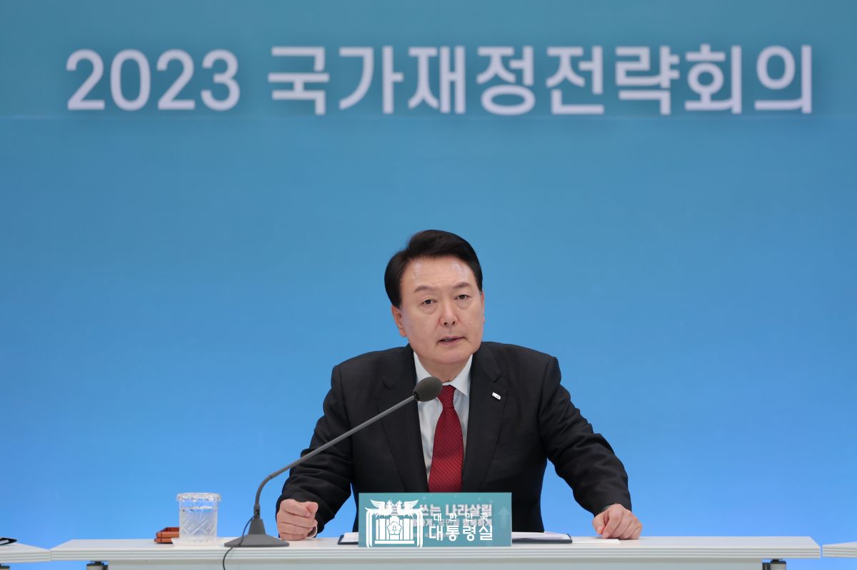 "이전 정부와 달리 책임감 있고 지속가능한 재정운용 기조를 견지할 것"
