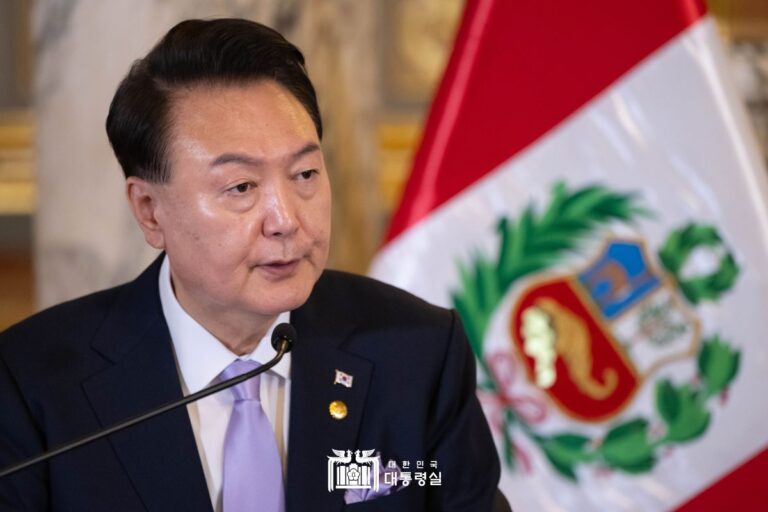 "전방위적 방산 협력과 경제 협력을 기반으로 밝고 힘찬 미래로 나아가길 희망합니다."