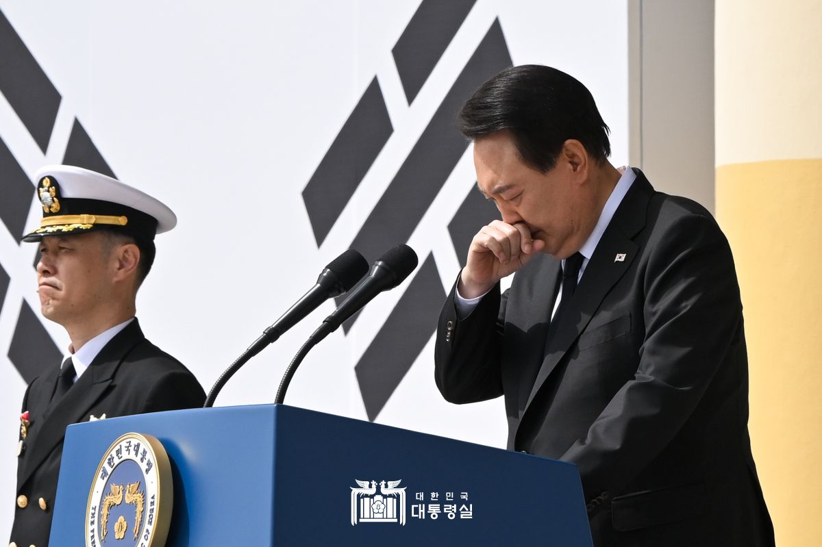 "영원한 바다사나이 55분의 영웅의 이름을 불러보겠습니다"