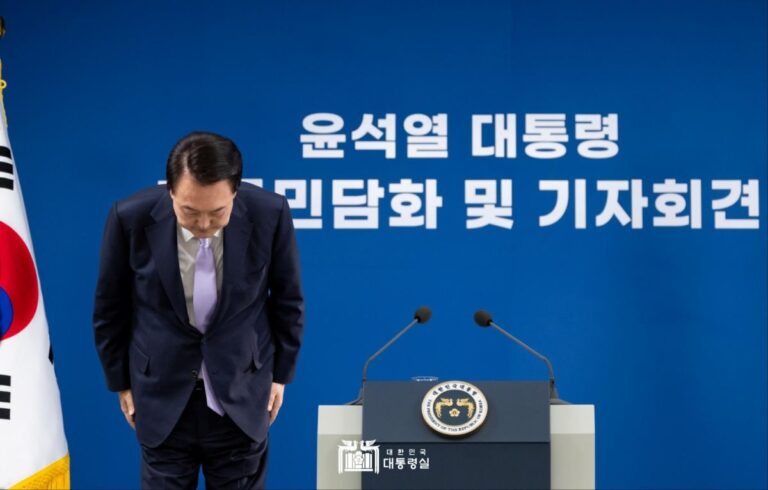 "제 주변 일로 국민들께 걱정과 염려... 국민께 진심어린 사과"