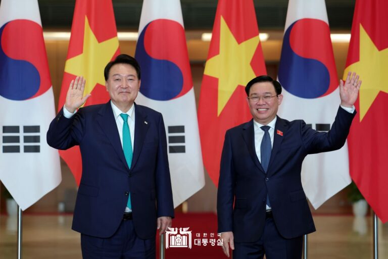 "양국 관계가 더욱 비약적으로 발전할 수 있도록 베트남 국회가 계속 지원해 주기를 기대"