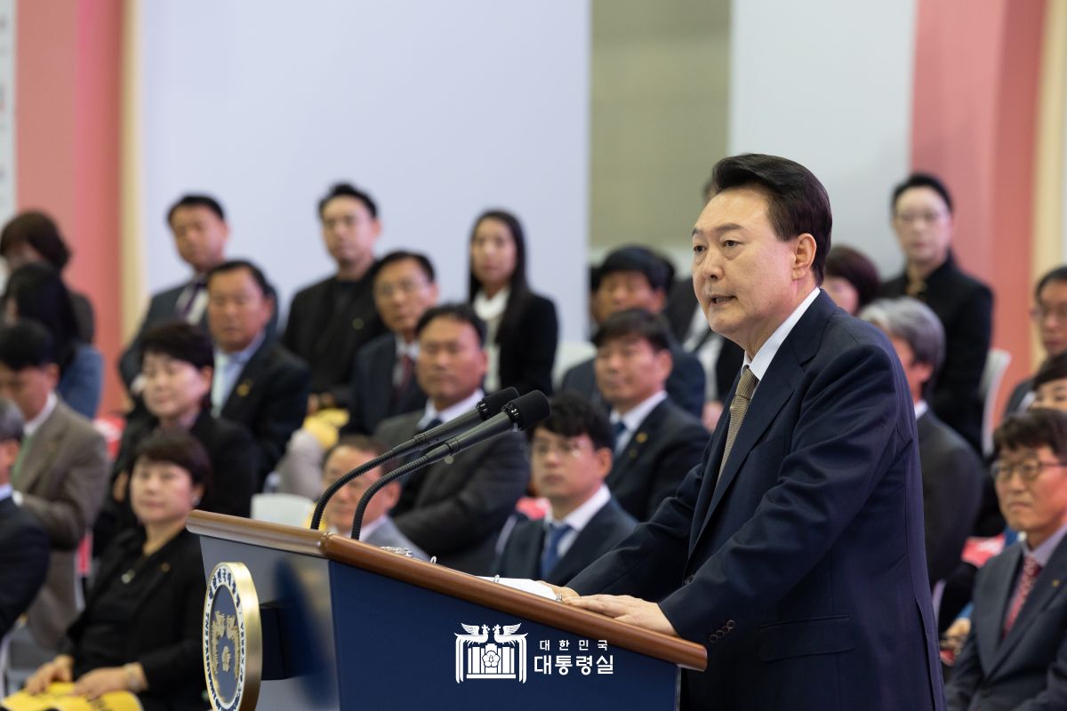 "소상공인 여러분이 민생과 지역경제의 근간이자 경제의 버팀목... 경기 회복 온기 체감토록 힘 쏟겠다."