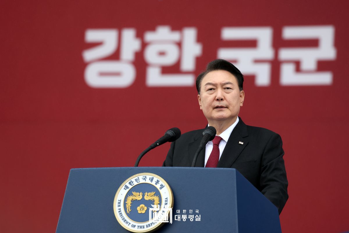 "적에게는 두려움을, 국민에게는 믿음을 주는 강한 군대를 만들 것"