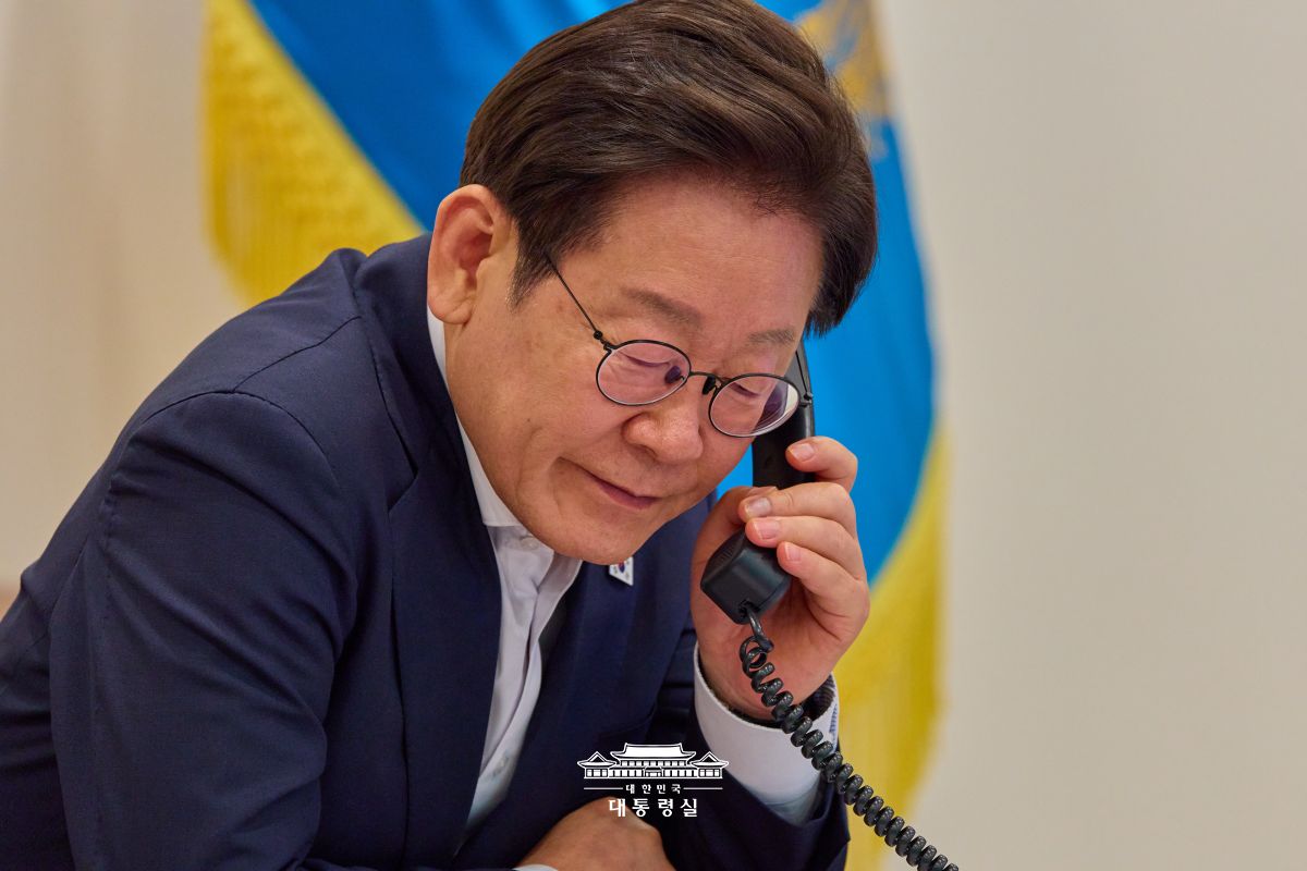 울프 크리스터손 스웨덴 총리와 처음으로 전화 통화를 하게 되어 기쁘게 생각합니다
