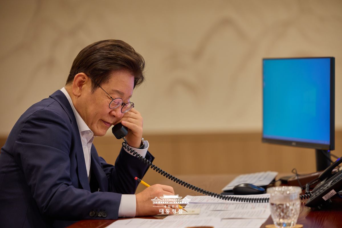 토카예프 카자흐스탄 대통령과 처음으로 통화를 나눴습니다
