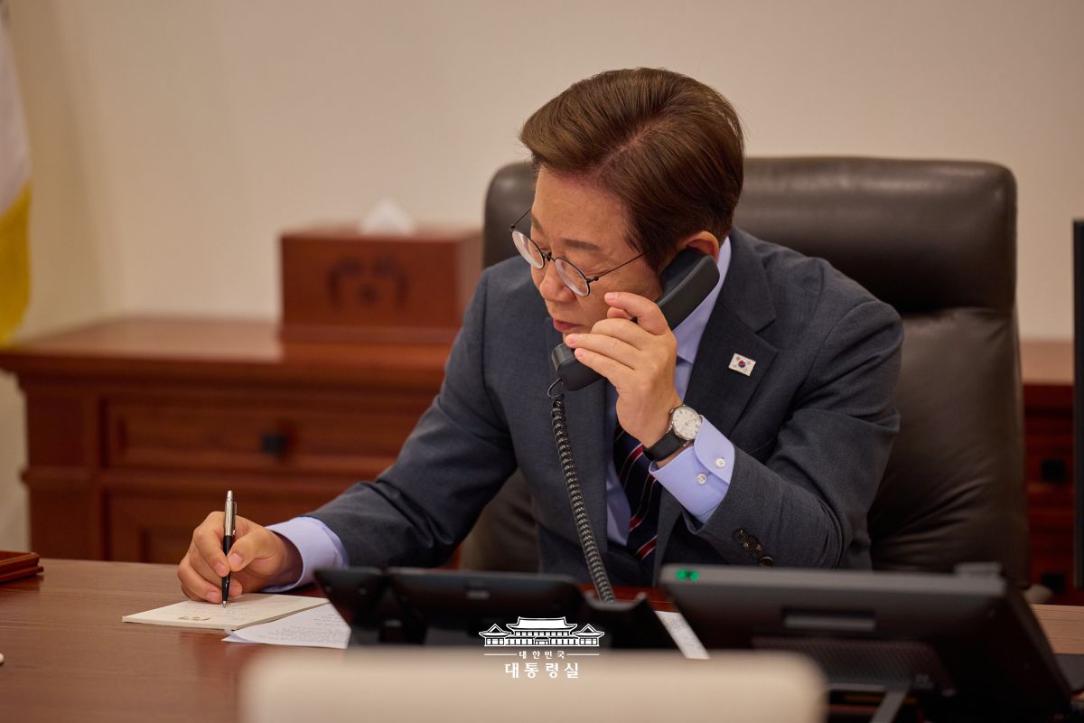 르엉 끄엉 베트남 국가주석과 첫 통화를 가졌습니다