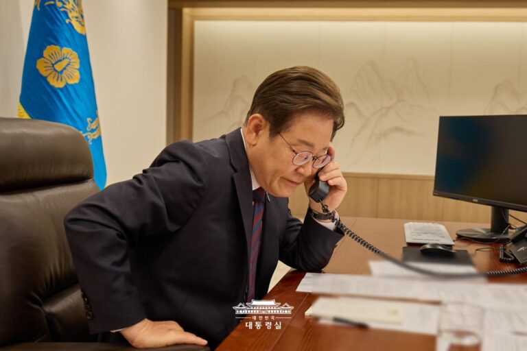 시진핑 중국 국가주석과 첫 통화를 가졌습니다
