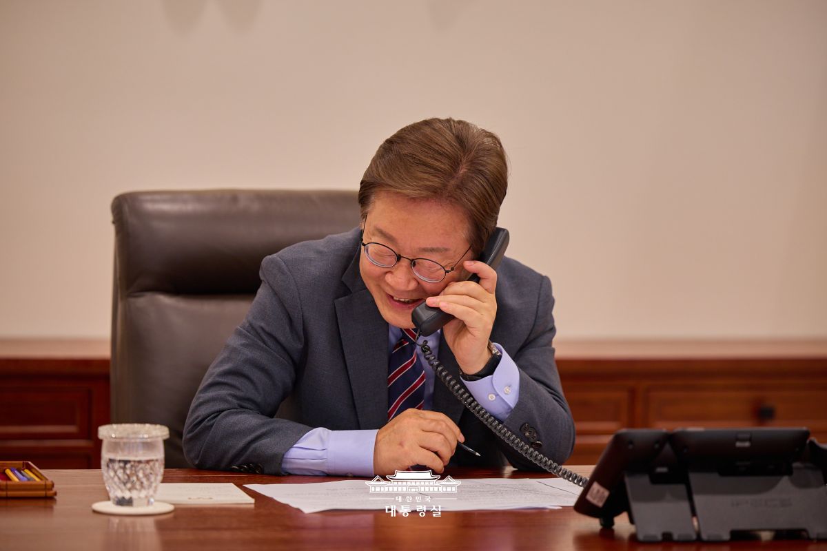 앤서니 알바니지 호주 총리와 첫 통화를 가졌습니다