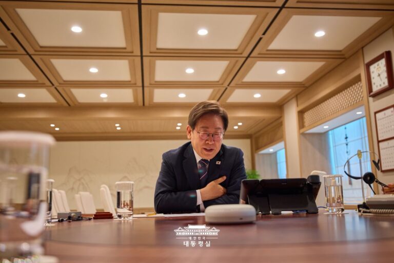 프라보워 수비안토 인도네시아 대통령과 첫 통화를 가졌습니다