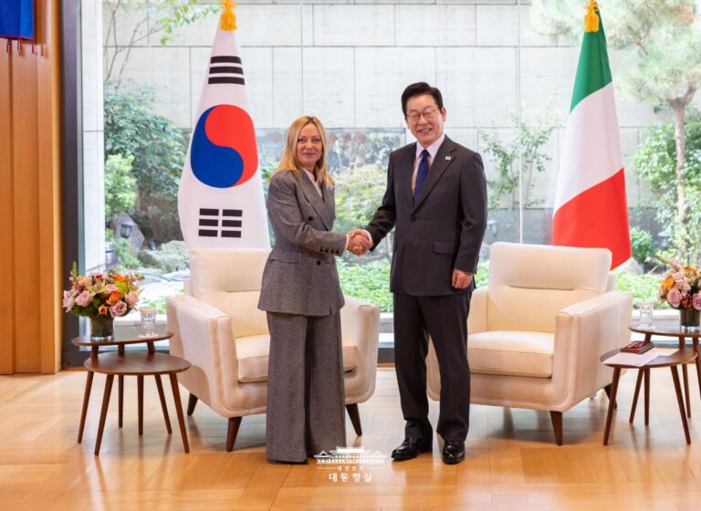 멜로니 이탈리아 총리와 뉴욕에서 취임 후 처음으로 정상회담을 진행했습니다