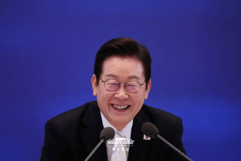 [싱가포르 The Straits Times] 이 대통령 “국제질서 전환기에 중견국들이 역량을 발휘할 수 있는 공간 확대”