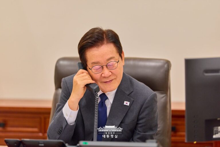 이집트의 알시시 대통령과 취임 후 첫 통화를 가졌습니다