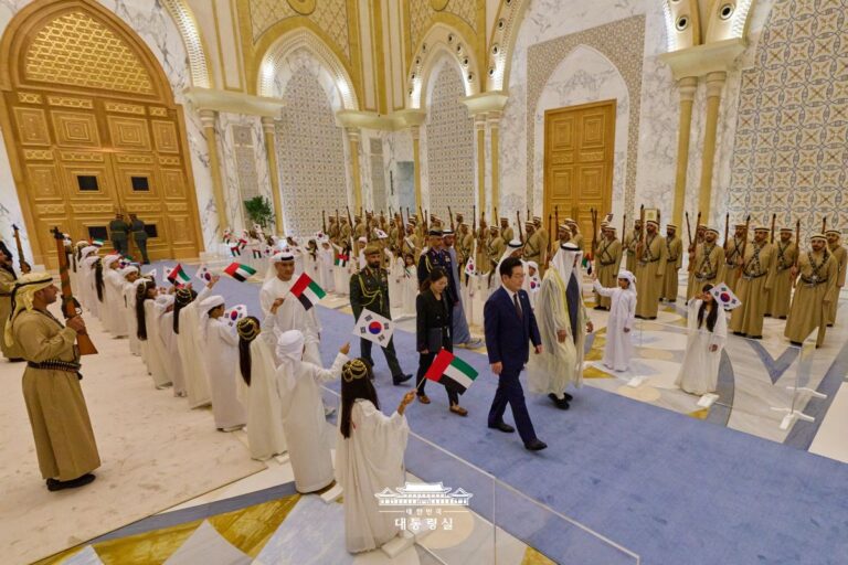 한국과 UAE, 백 년의 동행을 함께 할 새로운 여정을 시작합니다.