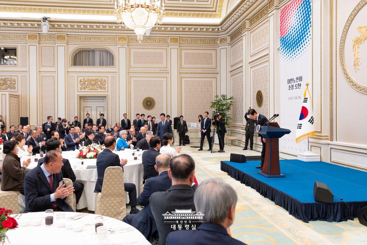 우리 어르신들의 노고와 헌신에 머리 숙여 존경을 표합니다