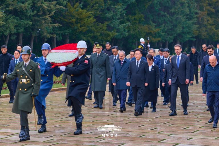 아타튀르크의 영묘에서 국민주권의 가치를 되새깁니다